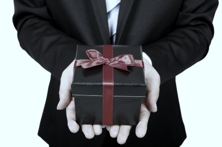 Mua quà gì tặng nhân viên đạt thành tích cao?