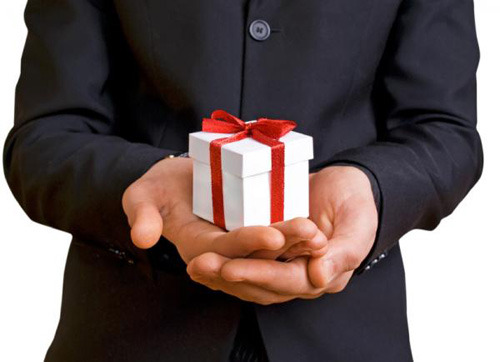 Khi mua quà tặng đối tác nước ngoài cần lưu ý những gì?